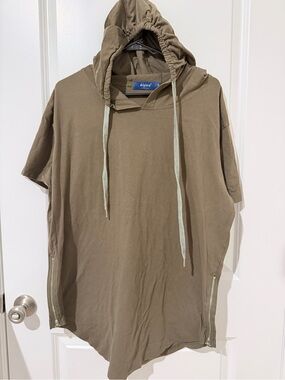 Men’s Short-Sleeve Hooded Shirt in Olive